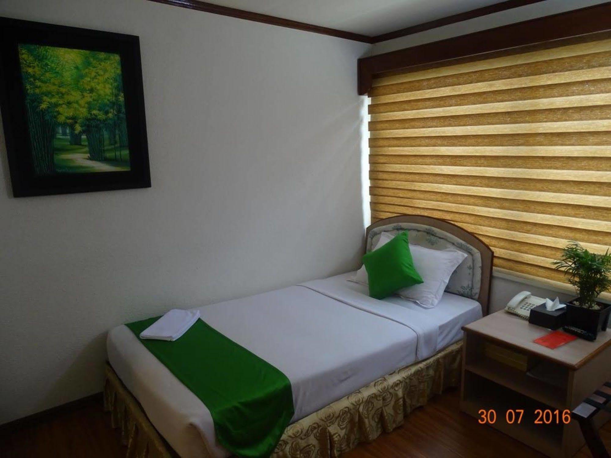 Backpackerz @ Orchid Bed & Breakfast Yangon Exterior photo