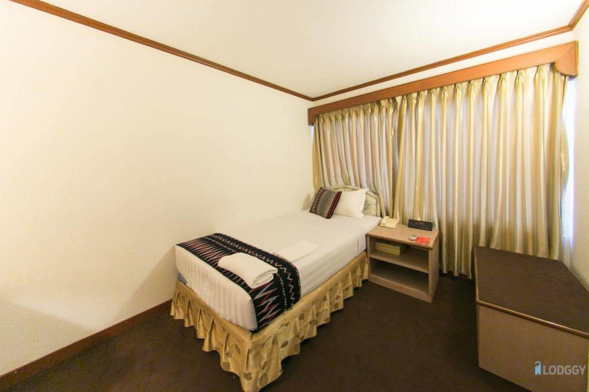 Backpackerz @ Orchid Bed & Breakfast Yangon Exterior photo